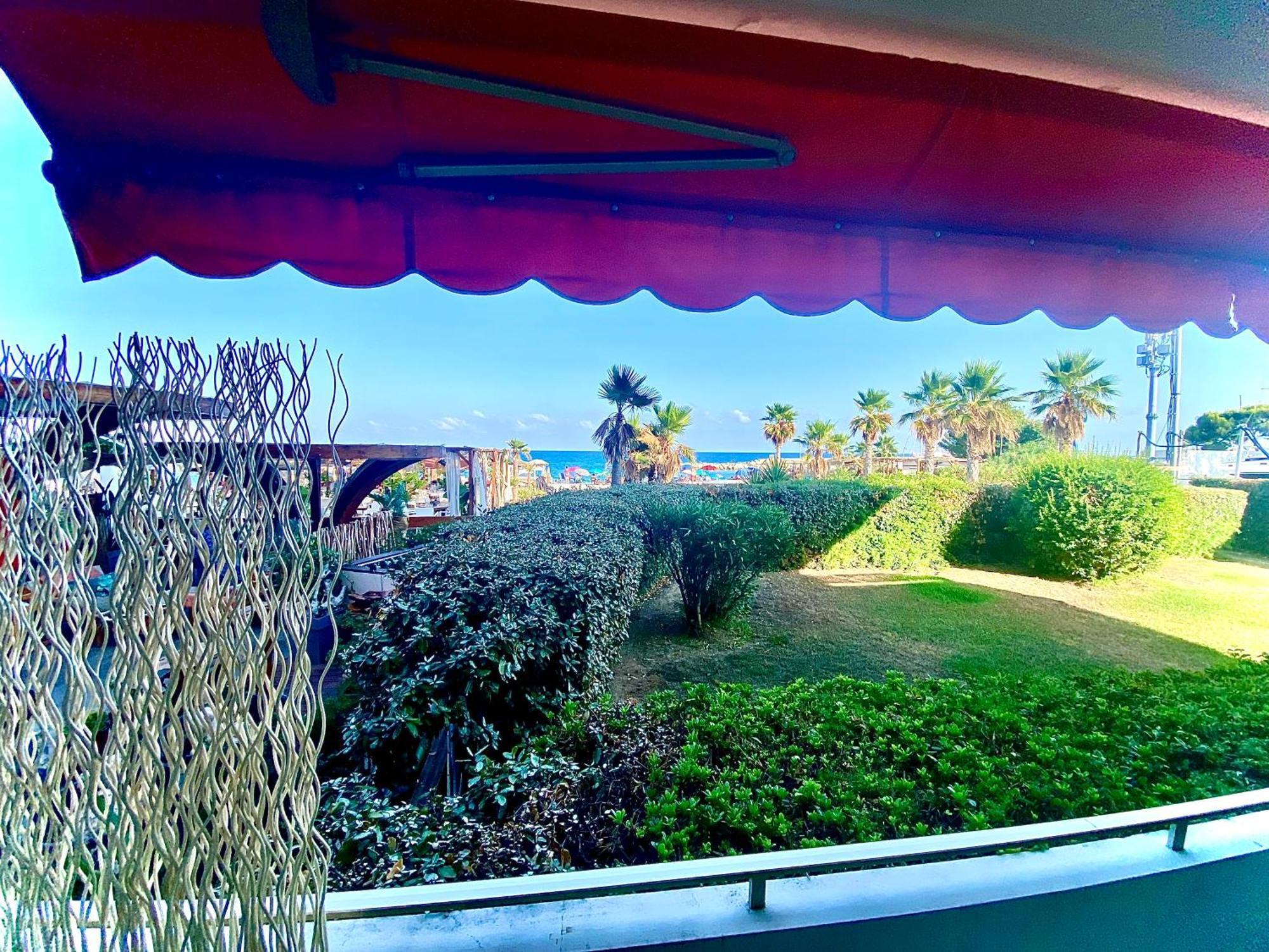 Studio Front De Mer A 10Metres De La Plage Villeneuve-Loubet Exterior photo