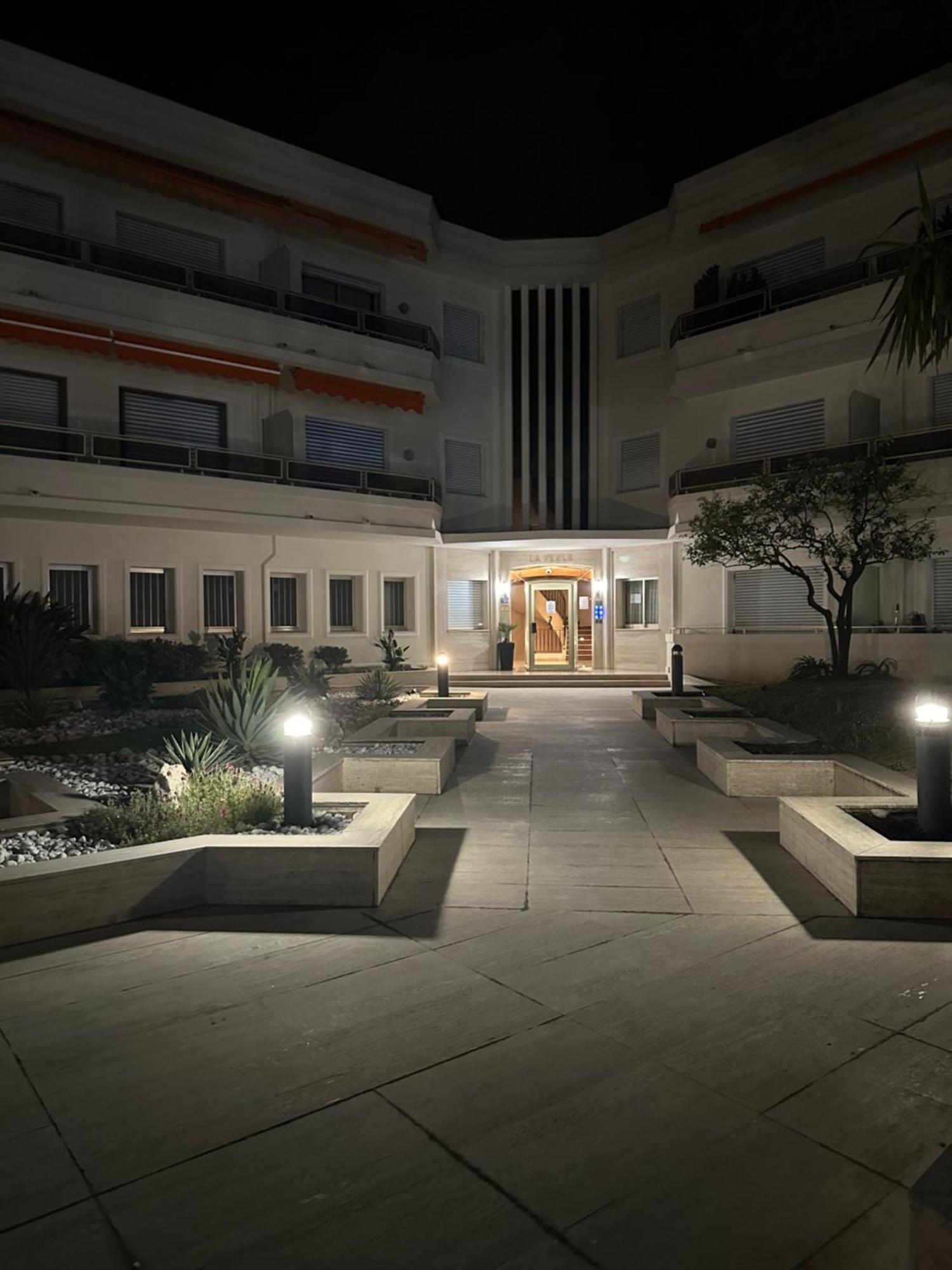 Studio Front De Mer A 10Metres De La Plage Villeneuve-Loubet Exterior photo