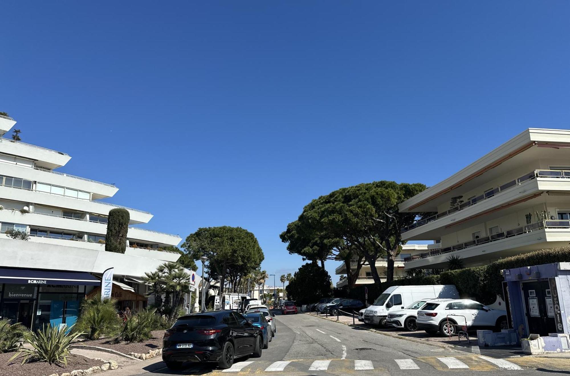 Studio Front De Mer A 10Metres De La Plage Villeneuve-Loubet Exterior photo