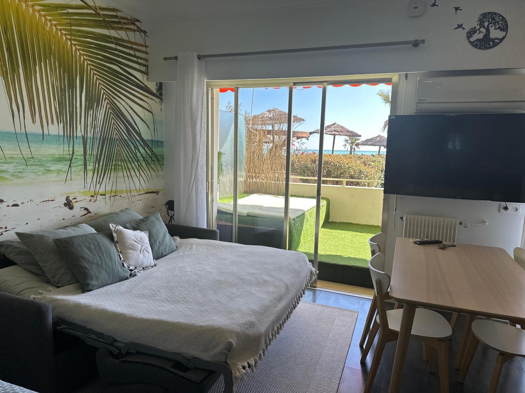 Studio Front De Mer A 10Metres De La Plage Villeneuve-Loubet Exterior photo