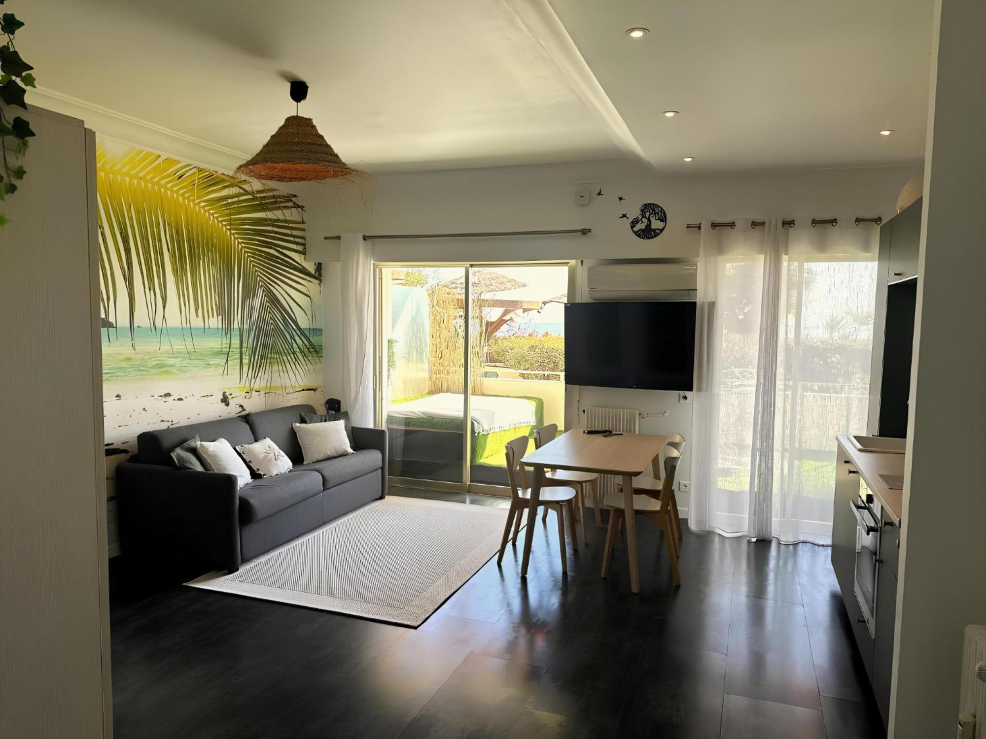 Studio Front De Mer A 10Metres De La Plage Villeneuve-Loubet Exterior photo
